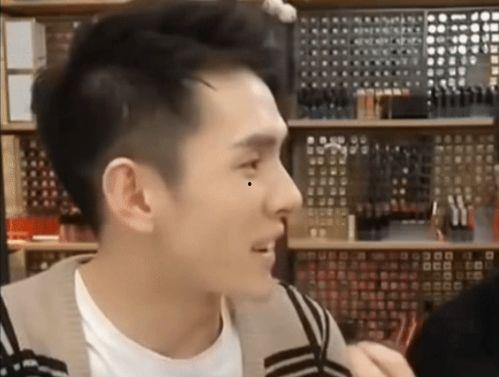 娱乐吃瓜军郭老师,揭秘娱乐圈幕后真相，带你吃遍娱乐瓜界