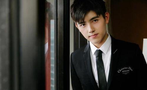 娱乐吃瓜博主陈飞宇